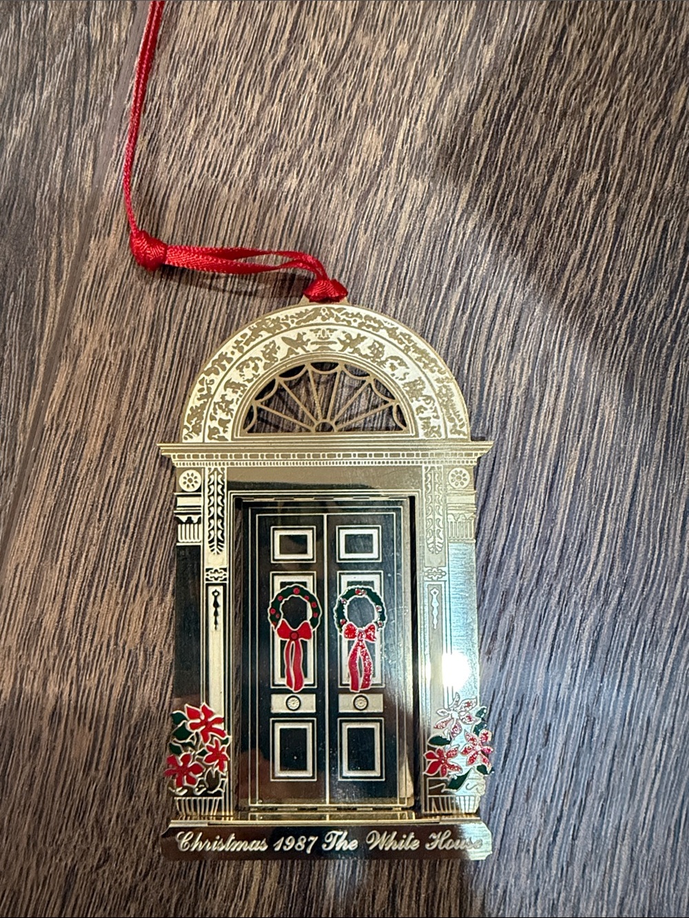 Vintage The White House 1987 Gold, green and red Door Ornament - Holiday